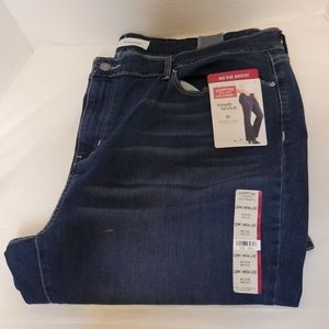 NWT Woman's Sz 22M Mid Rise Stretch Denim Signature Jeans by LEVI STRAUSS
